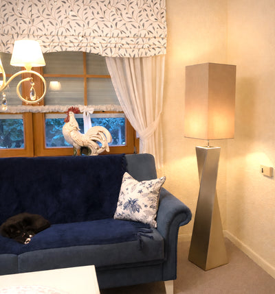 Twiss FL Stehleuchte 168 cm gold - envy - Kundenfoto Wohnzimmer