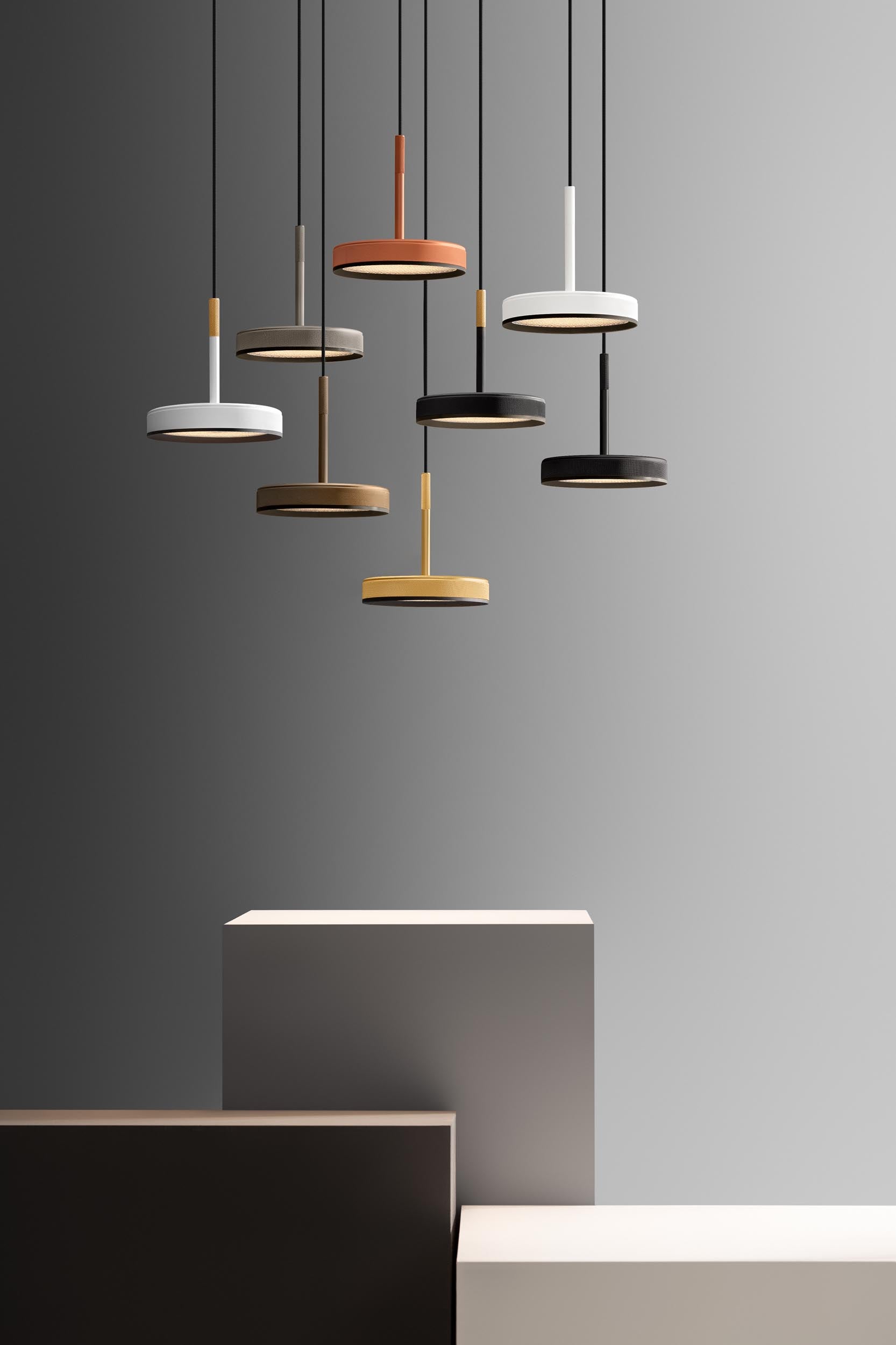 OVERFLY, LED-Pendelleuchten in 6 Metallfarben von OLEV - designed by Marc Sadler